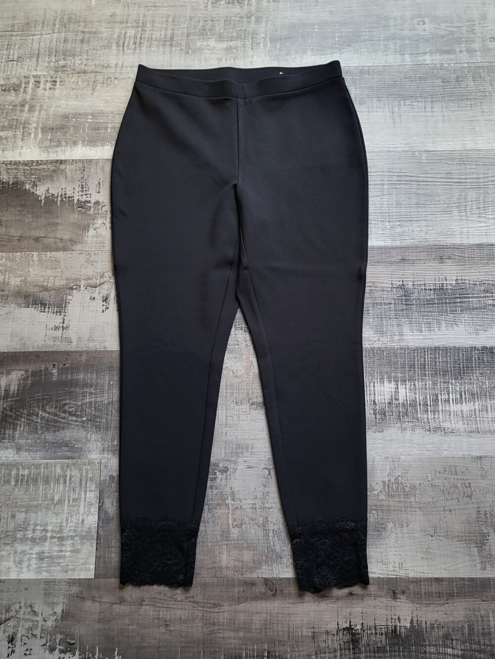 Chico's Ponte Knit Lace Hem Leggings Pull On Pants Basic Black Size 8 US Stretch